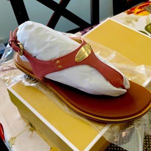 MK plate thong leather